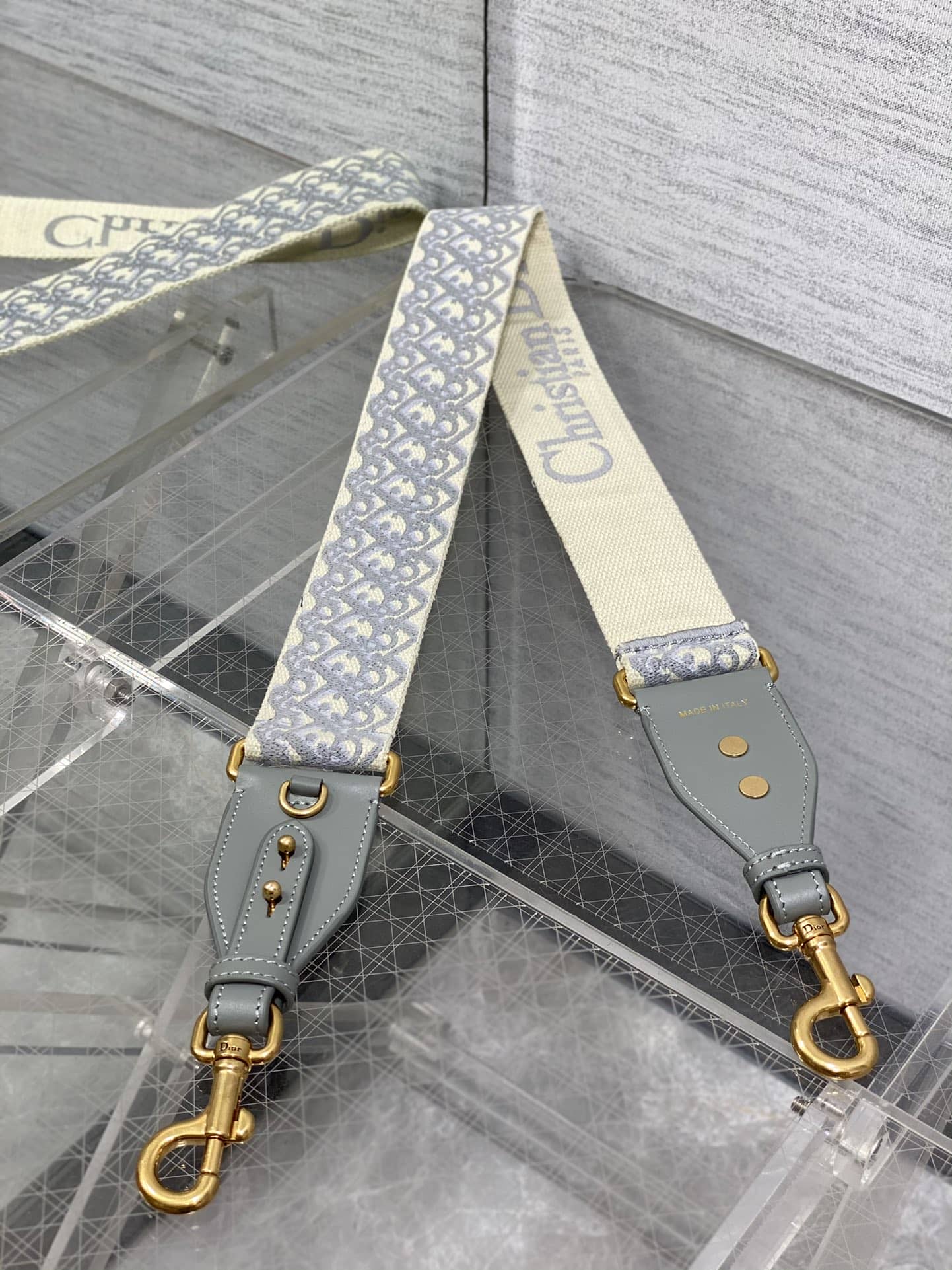 经典肩带【灰D】此款肩带是搭配Dior 包包的神器 刺绣制作镏金五金，长度95厘米（包括狗扣）